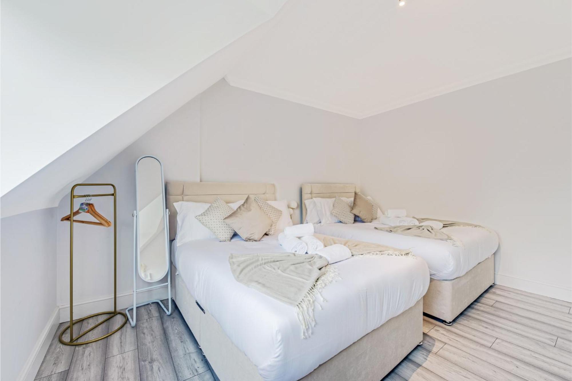 Sweet And Lovely 2Br With Free Parking ลอนดอน ภายนอก รูปภาพ