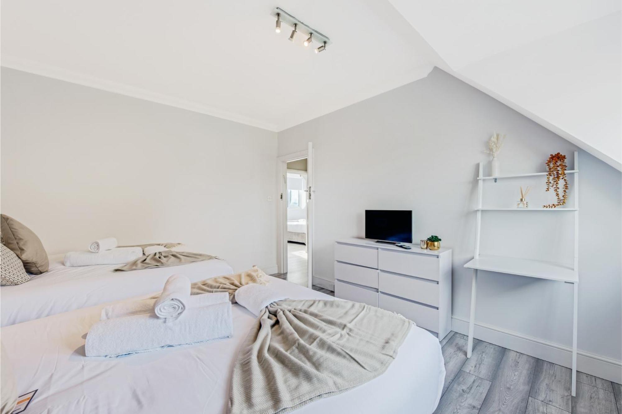 Sweet And Lovely 2Br With Free Parking ลอนดอน ภายนอก รูปภาพ