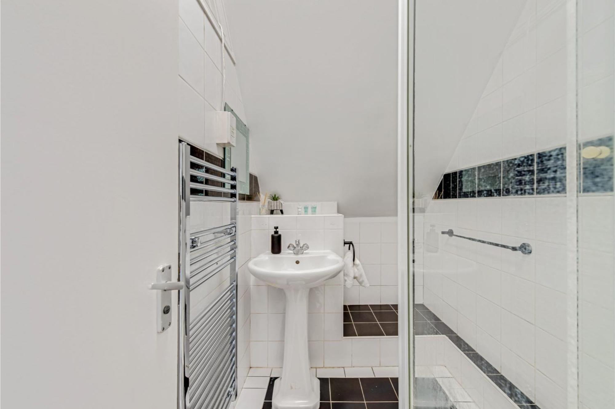 Sweet And Lovely 2Br With Free Parking ลอนดอน ภายนอก รูปภาพ